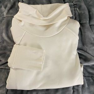 COZY TURTLENECK SWEATER